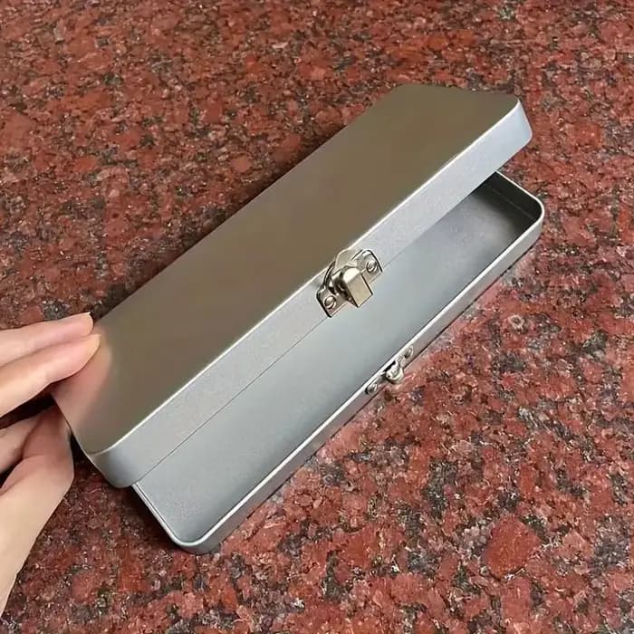 Boîte rectangulaire en métal gris argenté Durable avec couvercle