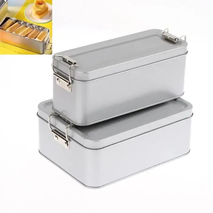 Boîte en fer blanc rectangulaire avec boucle argentée et couvercle