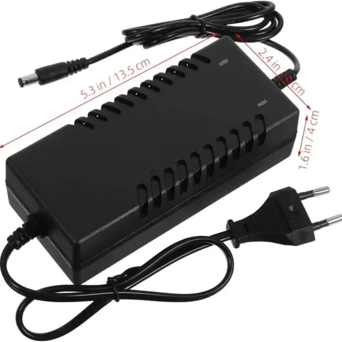 Boîte de rangement cachée en forme de chargeur d'ordinateur portable
