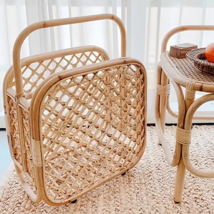 Panier de rangement en rotin et porte-revues sur pied