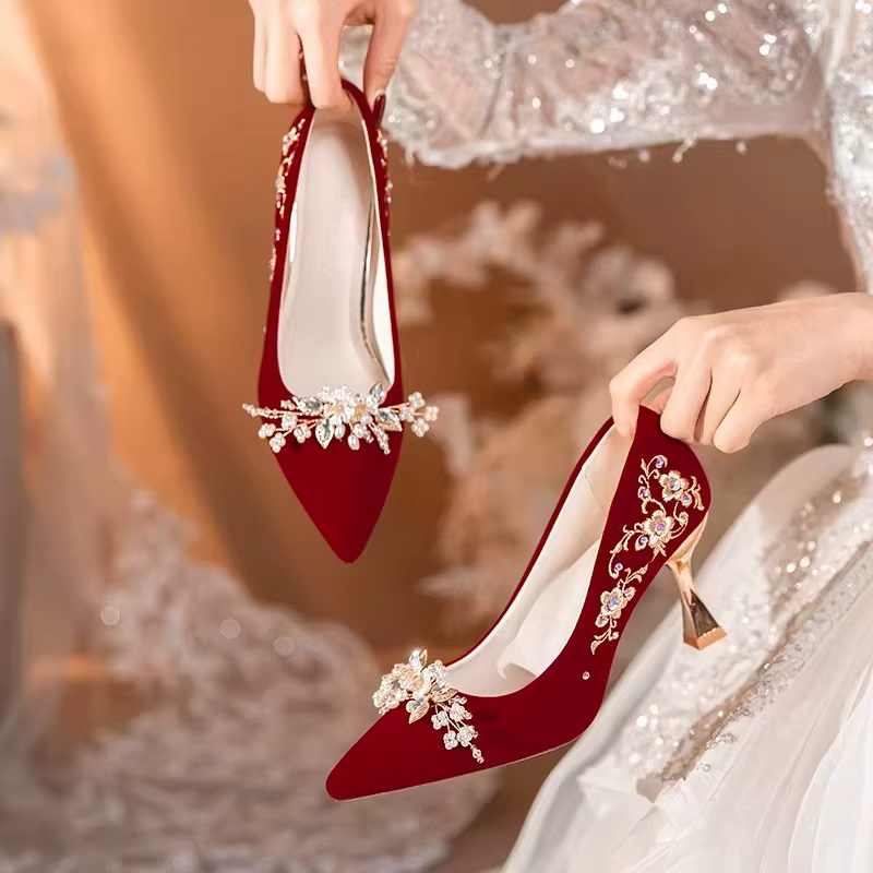 Chaussures de mariage pour femmes, talons hauts en daim brodé, style Xiuhe chinois, confortables pou