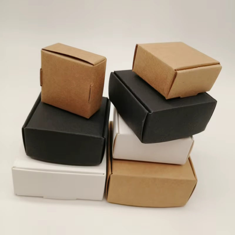 Boîte cadeau en papier kraft blanc/noir