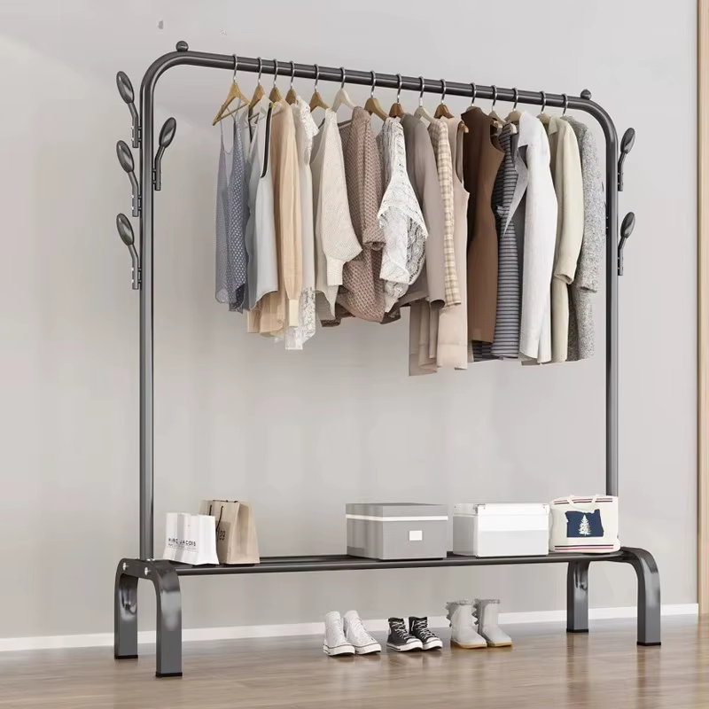 Petites étagères de garde-robe en métal