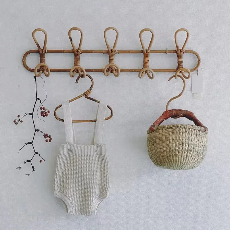 Crochets muraux en rotin