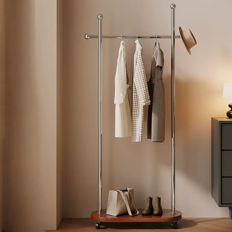 Porte-manteaux d'entrée moderne en métal sur roulettes avec étagère d'angle pour vêtements et chaussures