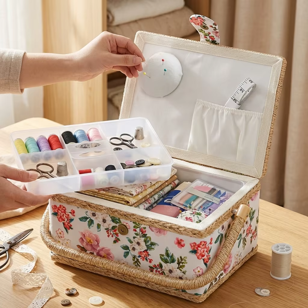 Panier à coudre avec plateau amovible