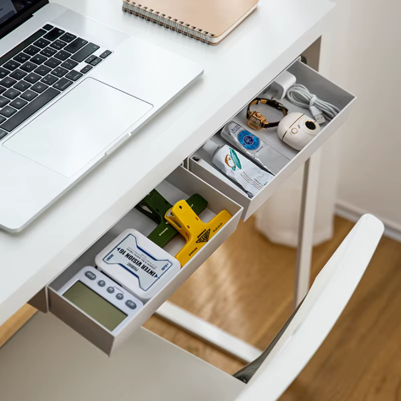 Boîte de rangement givrée sous le bureau