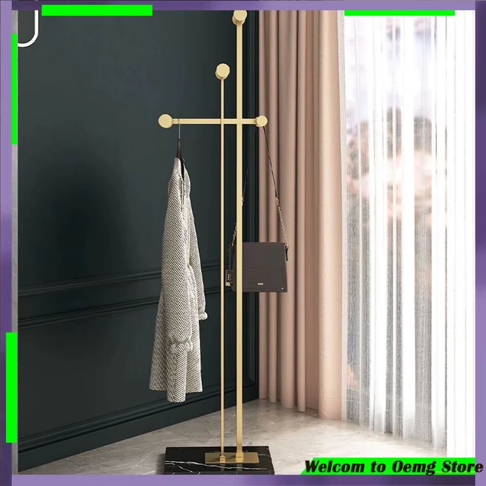 Porte-vêtements minimaliste doré